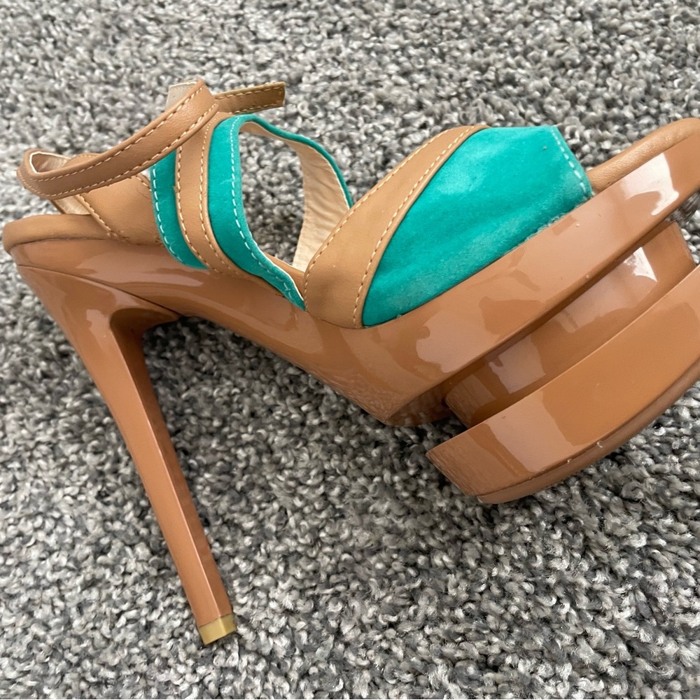 Stylish Tan and Teal Women's Heels